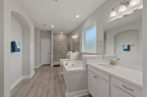 Bath - 370 Mango Ln, Freeport, FL 32439 photo 1 of 6