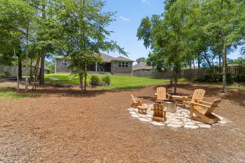 Exterior - 370 Mango Ln, Freeport, FL 32439 photo 8 of 19