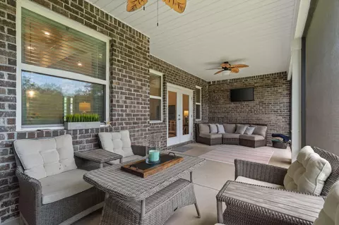 Exterior - 370 Mango Ln, Freeport, FL 32439 photo 5 of 19