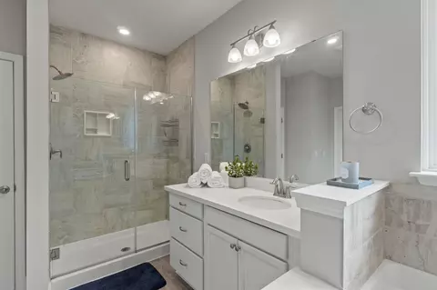 Bath - 370 Mango Ln, Freeport, FL 32439 photo 4 of 6