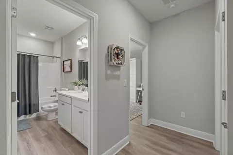 Entry Way - 370 Mango Ln, Freeport, FL 32439 photo 8 of 10