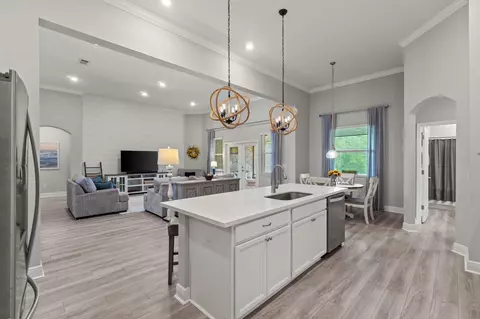 Kitchen - 370 Mango Ln, Freeport, FL 32439 photo 5 of 7