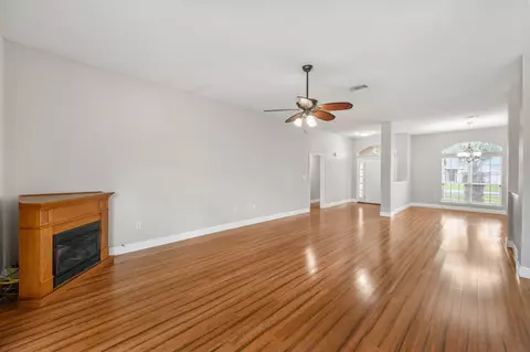 Living - 5621 N Brook Dr, Crestview, FL 32539 photo 3 of 5