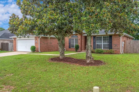 Exterior - 5621 N Brook Dr, Crestview, FL 32539 photo 2 of 7