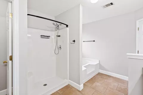 Bath - 5621 N Brook Dr, Crestview, FL 32539 photo 5 of 7