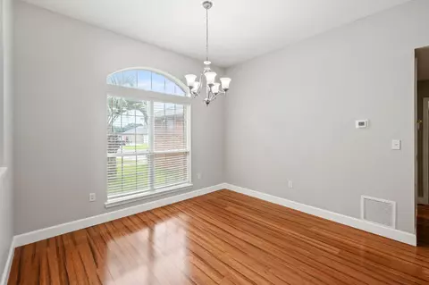 Living - 5621 N Brook Dr, Crestview, FL 32539 photo 5 of 5