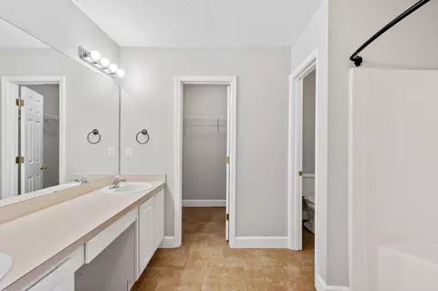 Bath - 5621 N Brook Dr, Crestview, FL 32539 photo 2 of 7