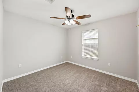 Bedroom - 5621 N Brook Dr, Crestview, FL 32539 photo 4 of 7