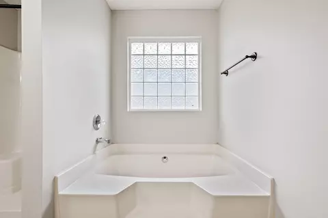 Bath - 5621 N Brook Dr, Crestview, FL 32539 photo 4 of 7