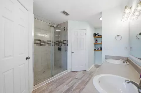 Bath - 6204 Flash Ln, Crestview, FL 32536 photo 2 of 3