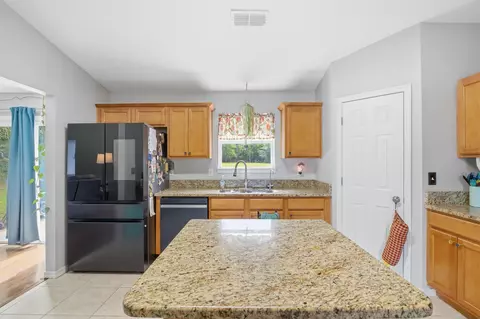 Kitchen - 6204 Flash Ln, Crestview, FL 32536 photo 3 of 3