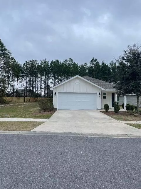 427 Earl Godwin Rd, Freeport, FL 32439