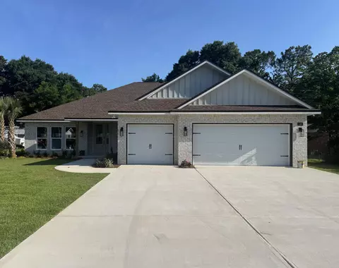 18 Walnut Ave, Shalimar, FL 32579