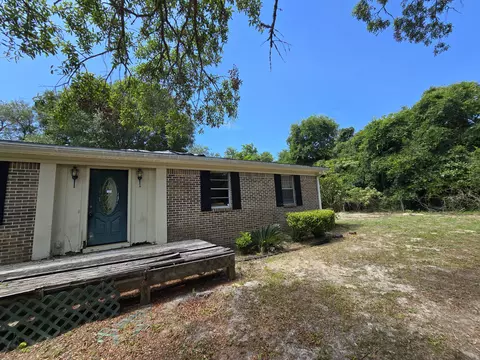 7239 E Bay Blvd, Navarre, FL 32566