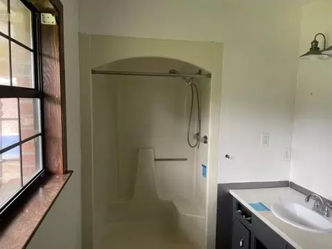 Bath - 6047 Eden Sq, Crestview, FL 32539 photo 1 of 3