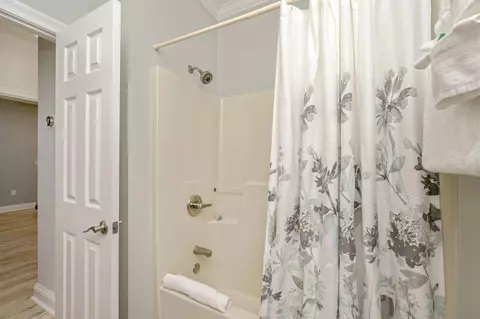 Bath - 223 E Grand Key Loop, Destin, FL 32541 photo 11 of 12