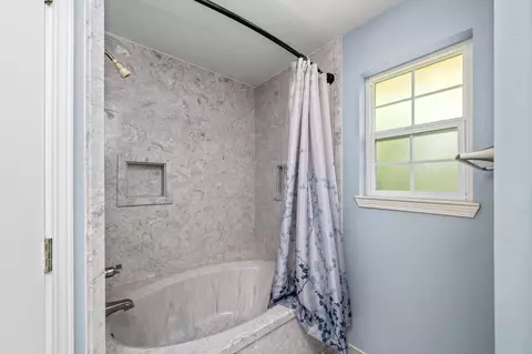 Bath - 204 Villacrest Dr, Crestview, FL 32536 photo 4 of 6