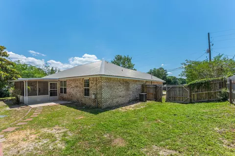 Exterior - 204 Villacrest Dr, Crestview, FL 32536 photo 6 of 10