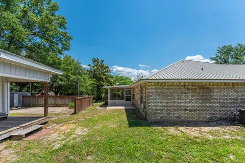 Exterior - 204 Villacrest Dr, Crestview, FL 32536 photo 5 of 10