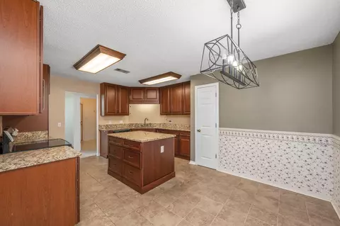 Kitchen - 204 Villacrest Dr, Crestview, FL 32536 photo 4 of 4
