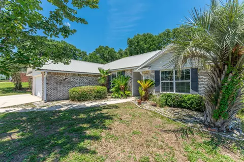 Exterior - 204 Villacrest Dr, Crestview, FL 32536 photo 2 of 10