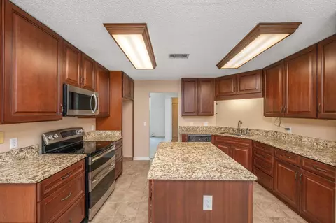 Kitchen - 204 Villacrest Dr, Crestview, FL 32536 photo 2 of 4