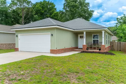 Exterior - 3168 Maple St, Crestview, FL 32539 photo 3 of 9
