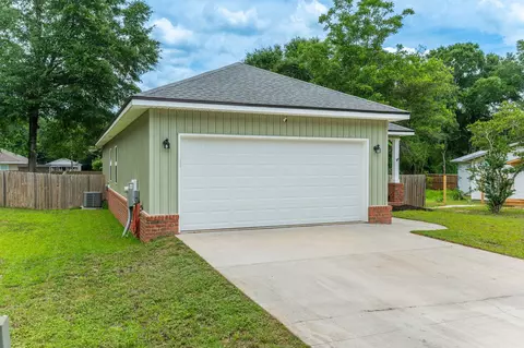 Exterior - 3168 Maple St, Crestview, FL 32539 photo 2 of 9