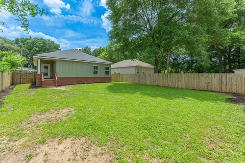 Exterior - 3168 Maple St, Crestview, FL 32539 photo 8 of 9