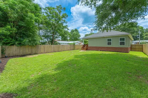 Exterior - 3168 Maple St, Crestview, FL 32539 photo 5 of 9