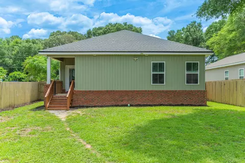 Exterior - 3168 Maple St, Crestview, FL 32539 photo 7 of 9