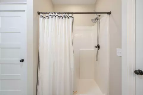 Bath - 3168 Maple St, Crestview, FL 32539 photo 3 of 5