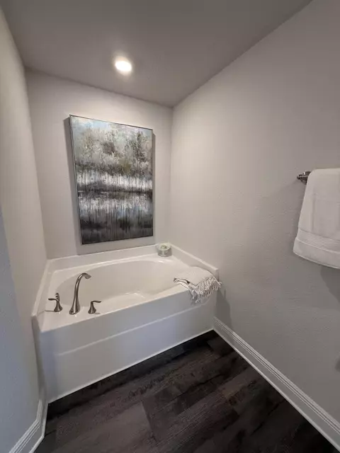 Bath - 102 Ridgeway Cir, Crestview, FL 32536 photo 2 of 4