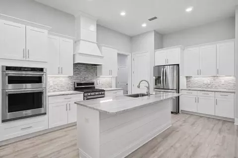 7703 Freesia Cir, Navarre, FL 32566