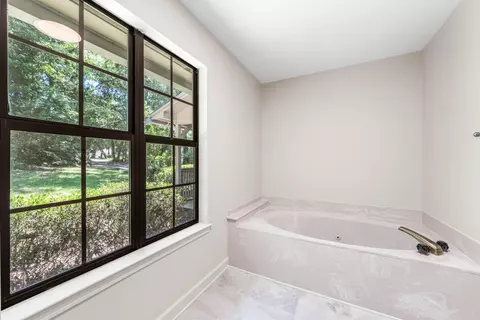 Bath - 31 E Kathy Ln, Freeport, FL 32439 photo 2 of 6