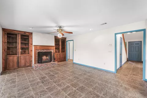 Living - 31 E Kathy Ln, Freeport, FL 32439 photo 3 of 7
