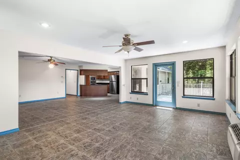 Living - 31 E Kathy Ln, Freeport, FL 32439 photo 4 of 7