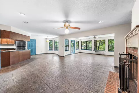 Living - 31 E Kathy Ln, Freeport, FL 32439 photo 5 of 7