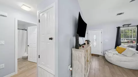 Entry Way - 662 E Robinson Ave, Crestview, FL 32539 photo 1 of 2