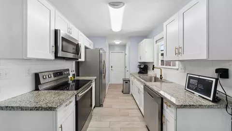 Kitchen - 662 E Robinson Ave, Crestview, FL 32539 photo 1 of 1