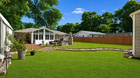 Exterior - 662 E Robinson Ave, Crestview, FL 32539 photo 3 of 8