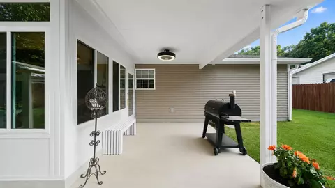 Exterior - 662 E Robinson Ave, Crestview, FL 32539 photo 7 of 8