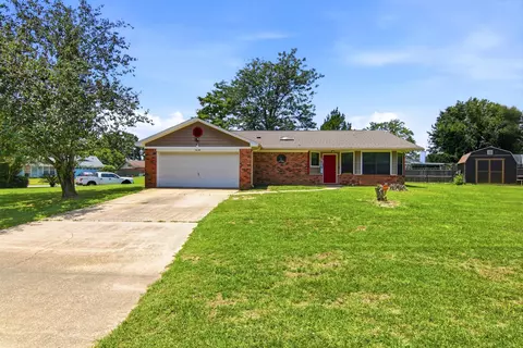 5649 Dove Dr, Pace, FL 32571