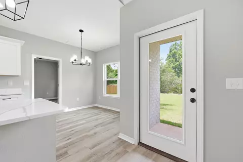 Entry Way - 6140 Clover St, Crestview, FL 32539 photo 4 of 6