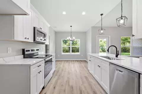 Kitchen - 6140 Clover St, Crestview, FL 32539 photo 4 of 4