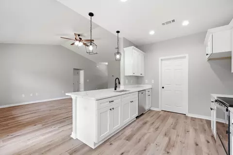 Entry Way - 6140 Clover St, Crestview, FL 32539 photo 5 of 6