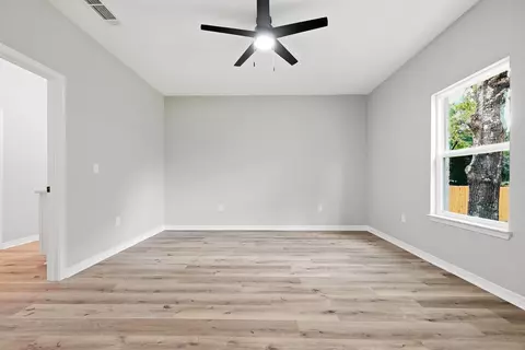 Living - 6140 Clover St, Crestview, FL 32539 photo 5 of 6