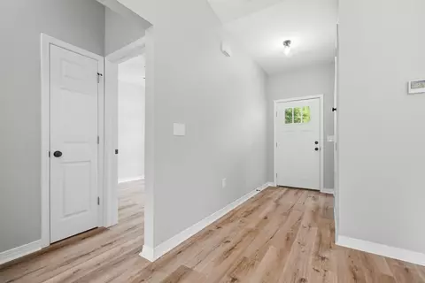 Entry Way - 6140 Clover St, Crestview, FL 32539 photo 2 of 6
