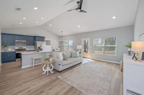 Entry Way - 6140 Clover St, Crestview, FL 32539 photo 2 of 2