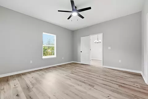 Living - 6140 Clover St, Crestview, FL 32539 photo 6 of 6